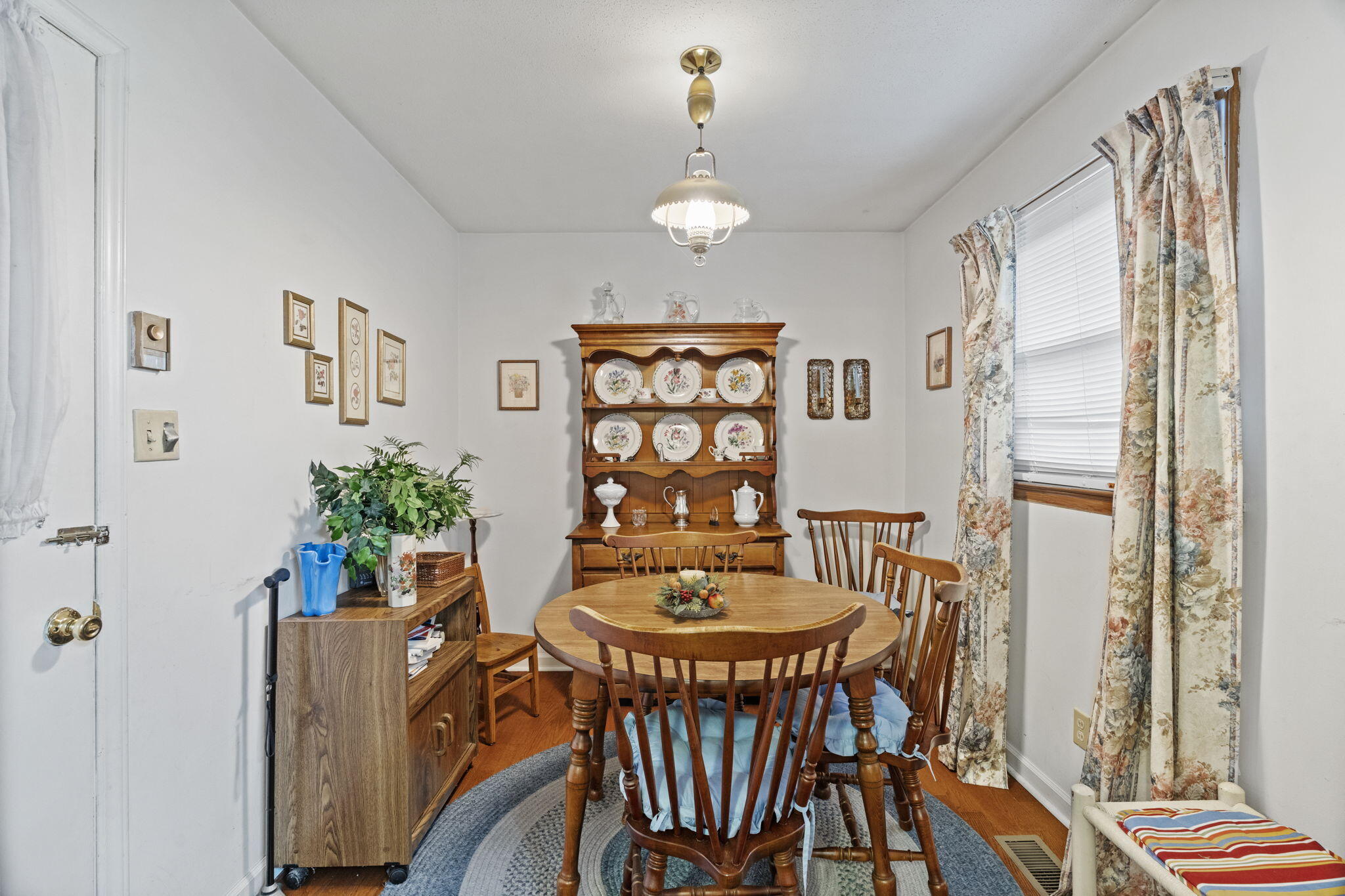 126 Spring Hill Terrace Bristol, VA 24201 - Photo 8 of 20 15-web-or-mls-DSC08564k