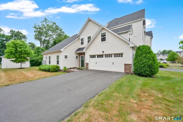 $539,900 | 105 Pepin Place, Unit 105, South Windsor, CT 06074