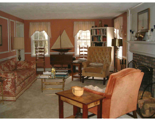 12 Olde Towne Road Lynnfield, MA 01940 - Photo 4 of 8 Gallery Image 4