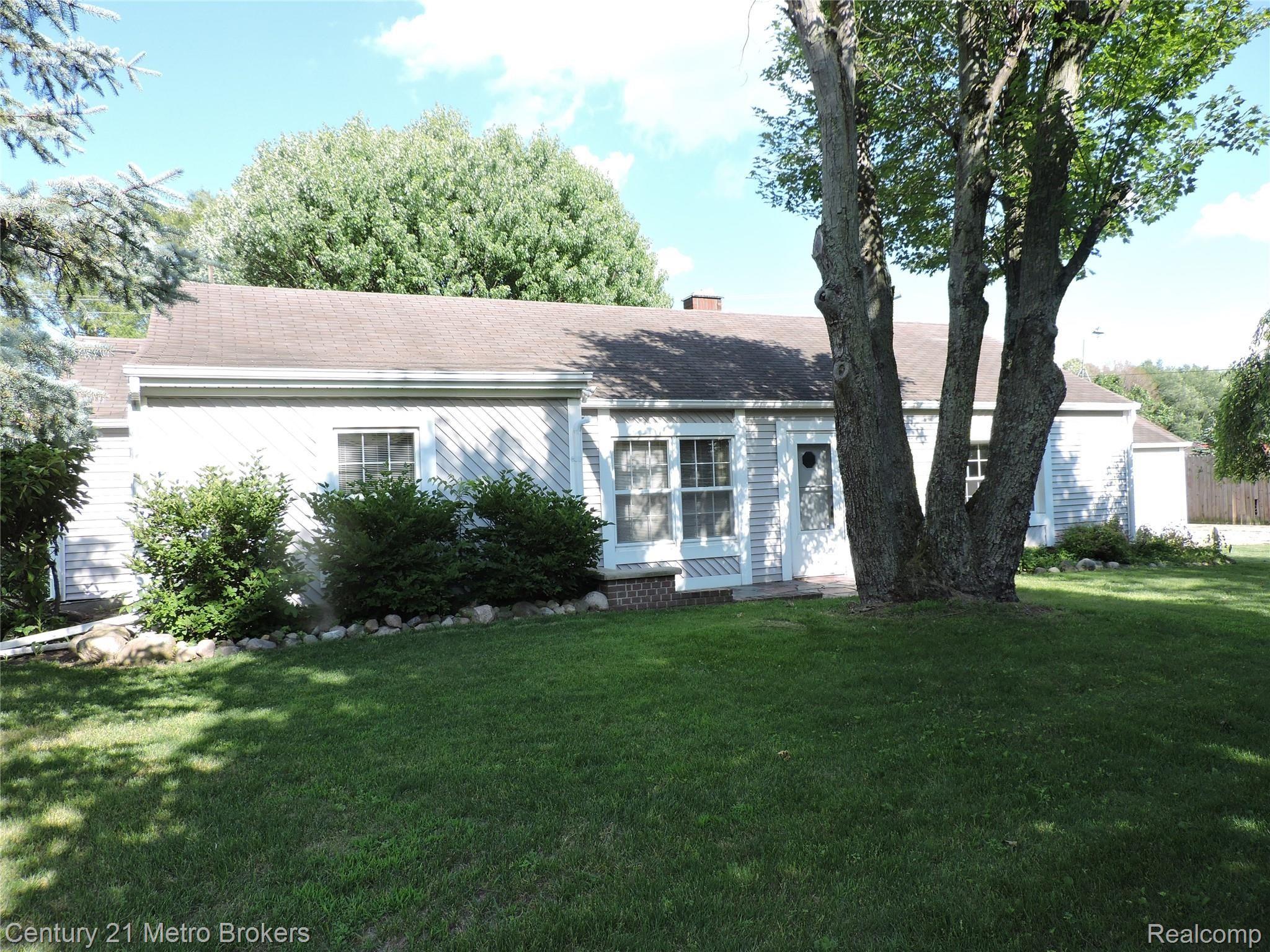 4270 North Irish Road Davison, MI 48423 - Photo 1 of 54 DSCN8788.JPG