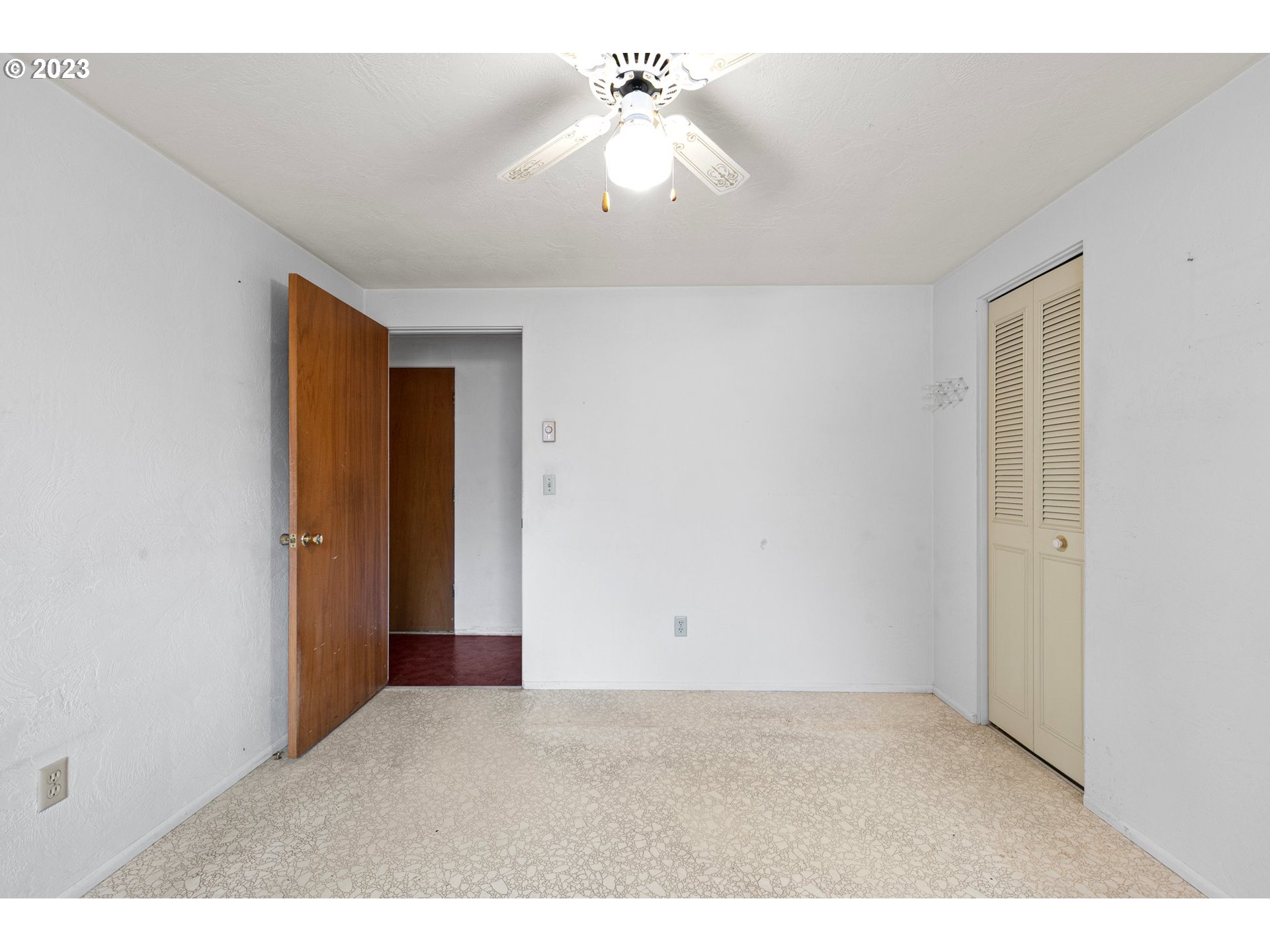 824 20th Street Springfield, OR 97477 - Photo 14 of 44 a view of an empty room