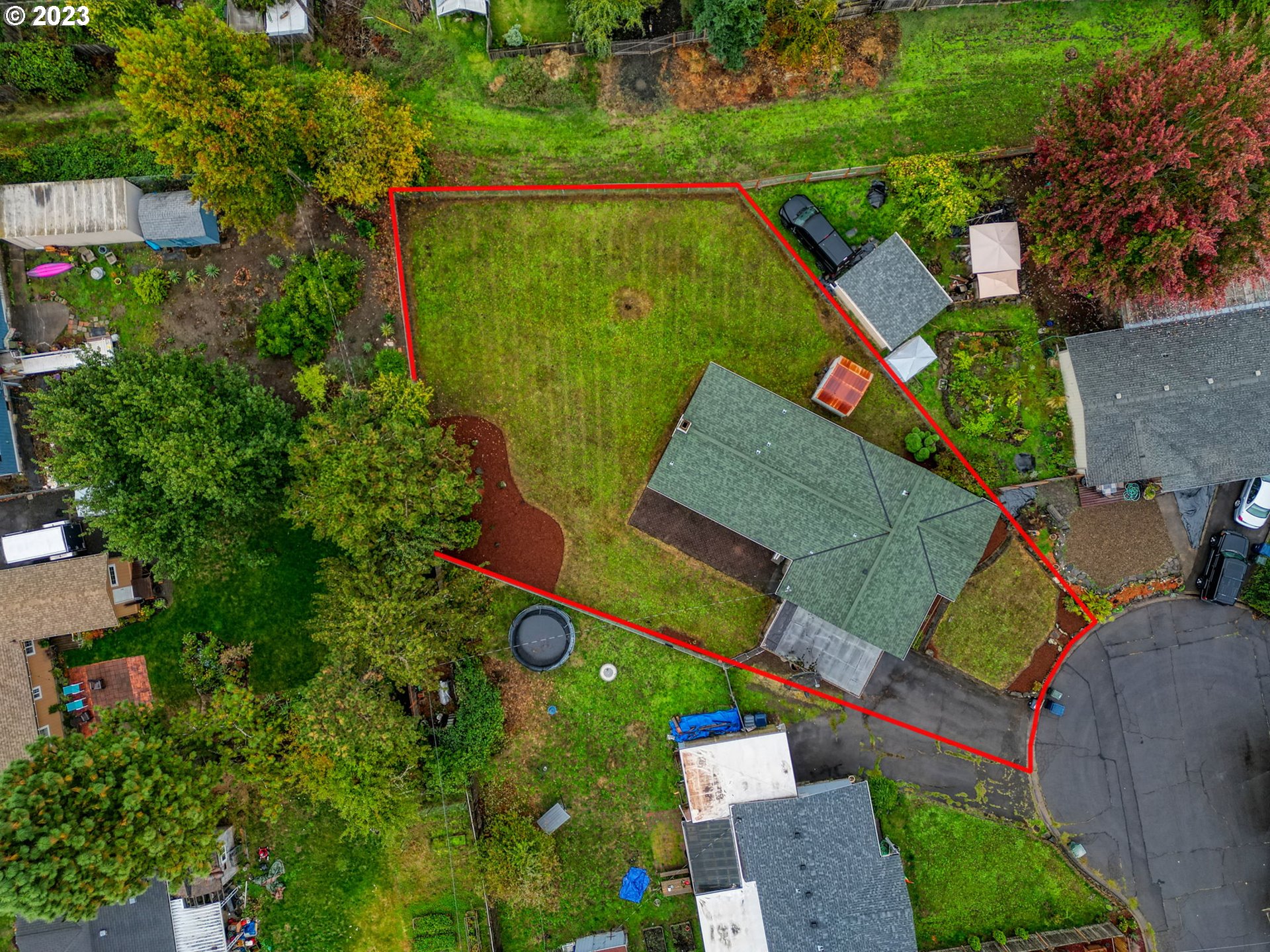 824 20th Street Springfield, OR 97477 - Photo 38 of 44 an aerial view of a houses with a yard