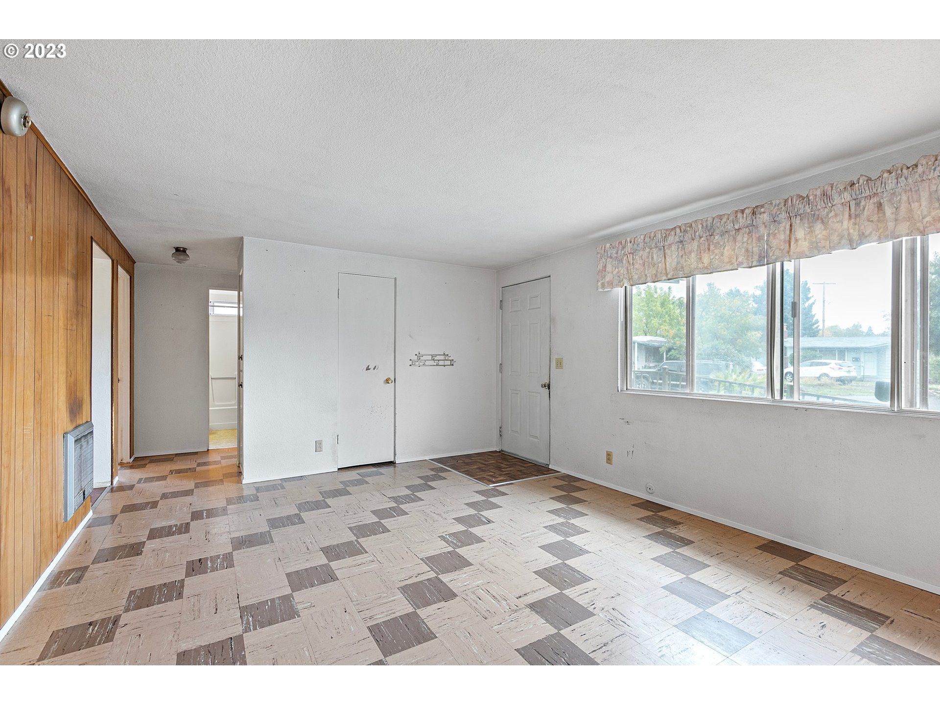 824 20th Street Springfield, OR 97477 - Photo 4 of 44 a view of an empty room with a window