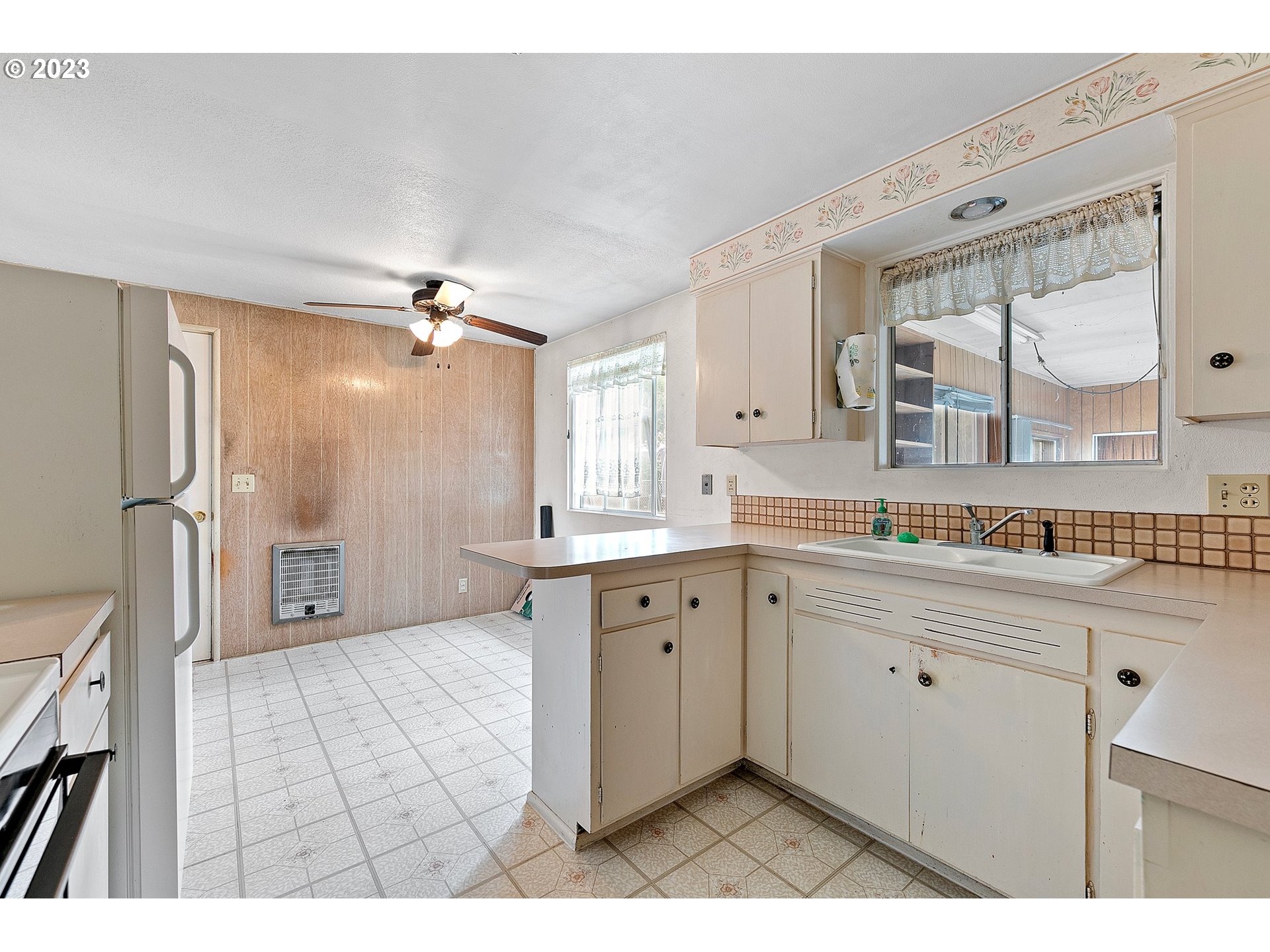 824 20th Street Springfield, OR 97477 - Photo 5 of 44 a spacious bathroom with a granite countertop sink mirror and a bathtub