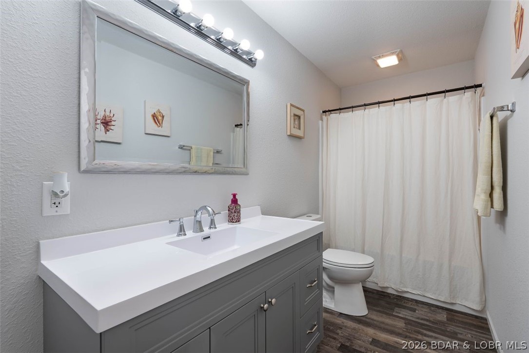 208 East Jemphrey Road Eldon, MO 65026 - Photo 15 of 45 Large hall bath.