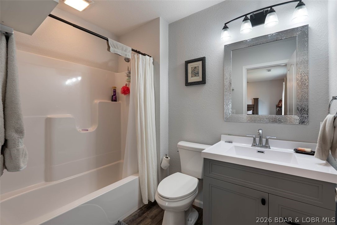 208 East Jemphrey Road Eldon, MO 65026 - Photo 25 of 45 Inside the primary bath.