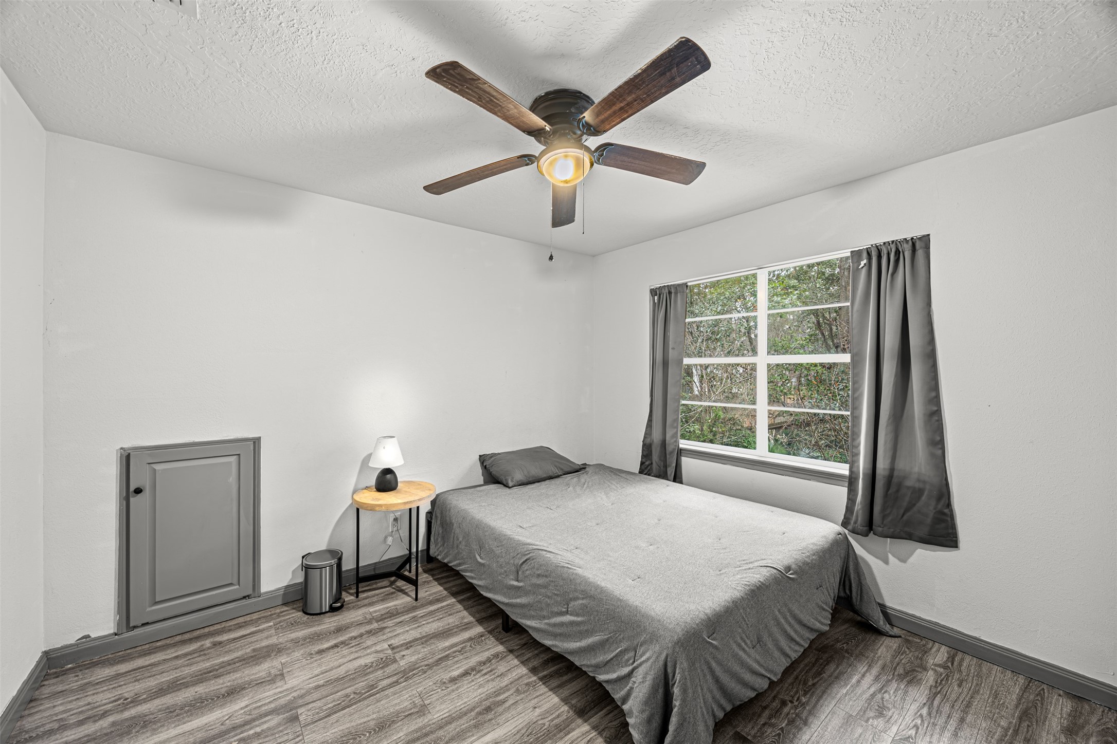 6511 Elmgrove Road Spring, TX 77389 - Photo 25 of 33 A large window allows natural light to brighten the space, complemented by neutral walls.