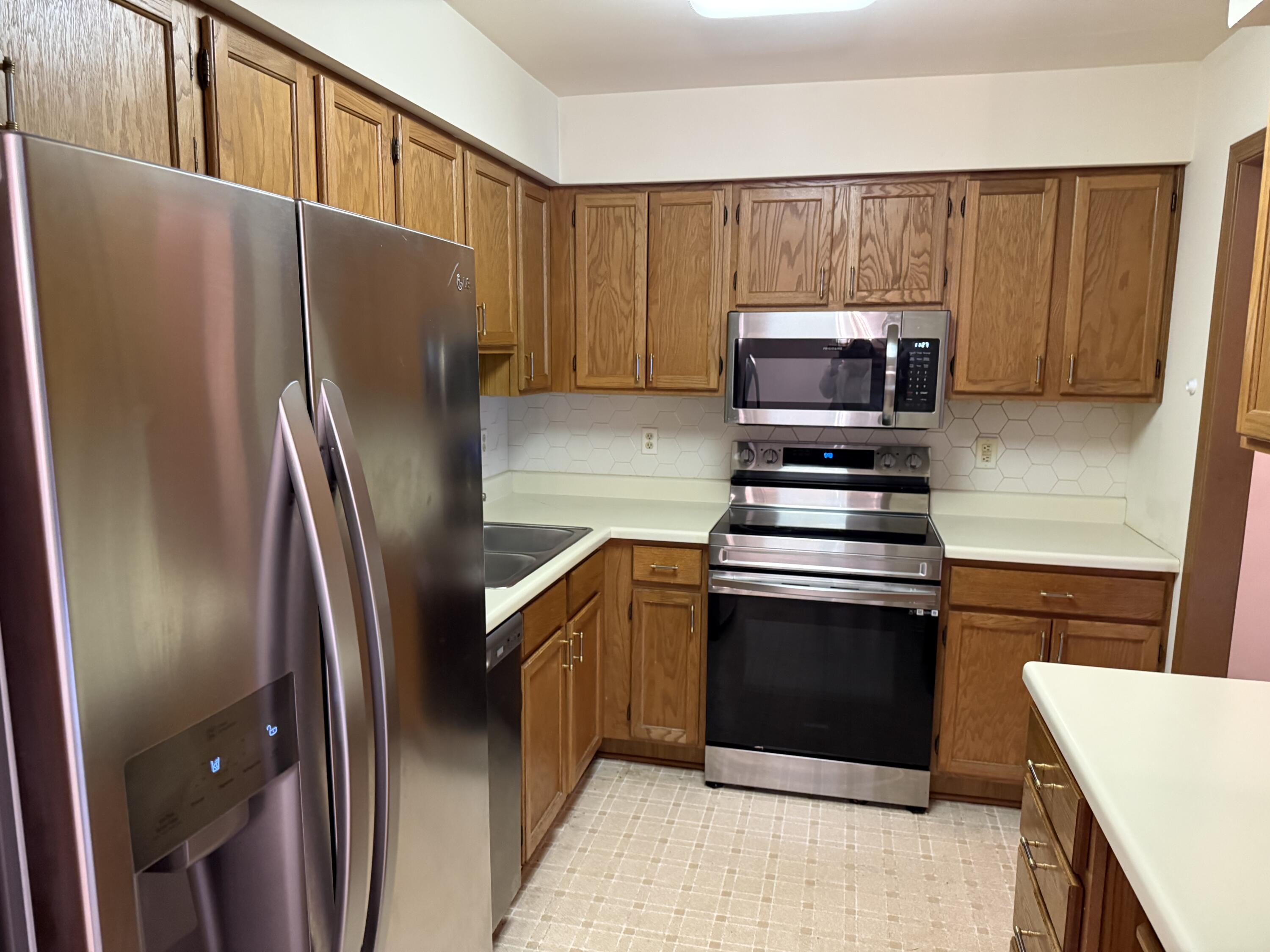 8630 30th Avenue, Unit 101 Kenosha, WI 53142 - Photo 3 of 16 IMG_8737