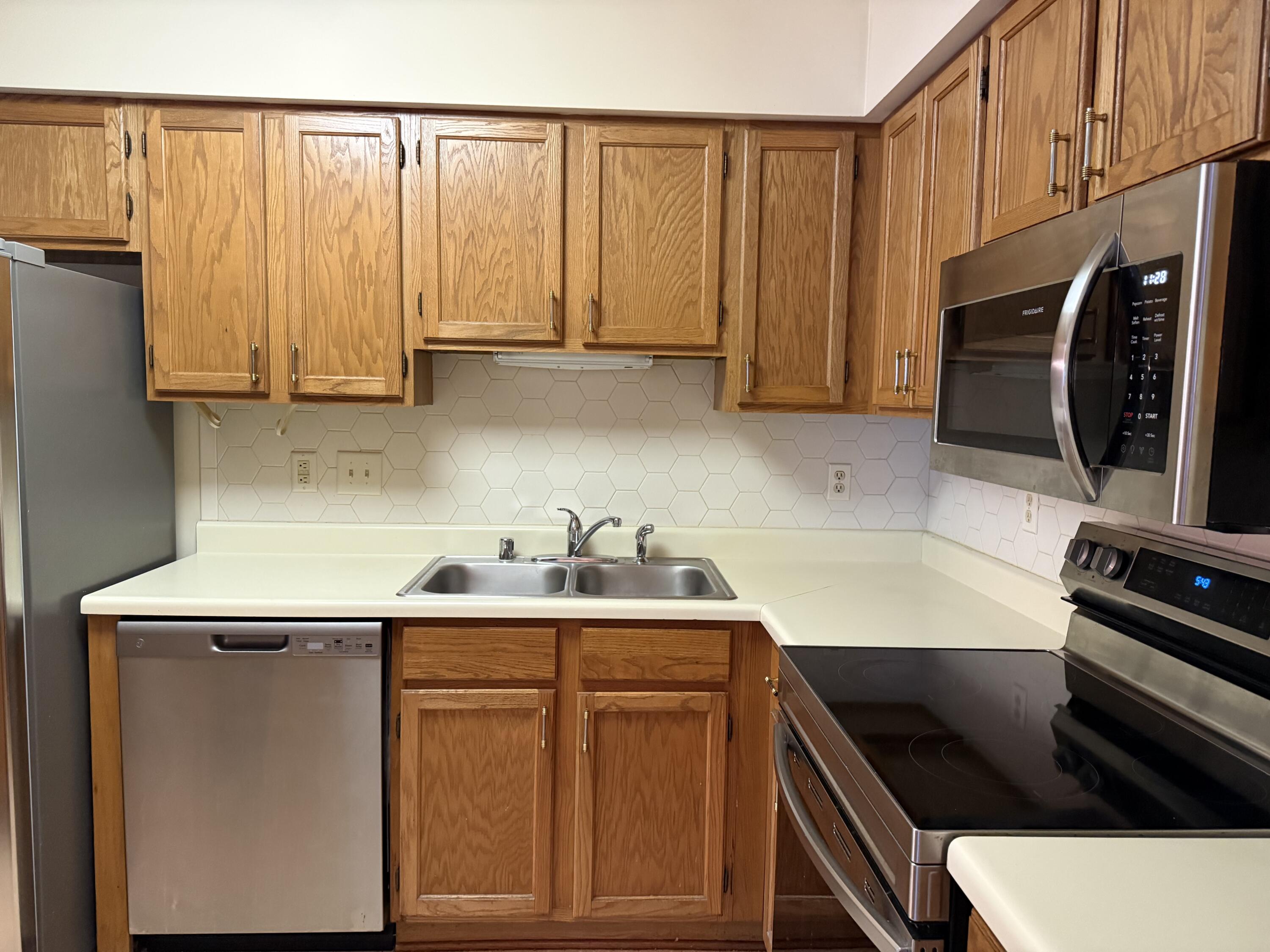 8630 30th Avenue, Unit 101 Kenosha, WI 53142 - Photo 4 of 16 IMG_8738