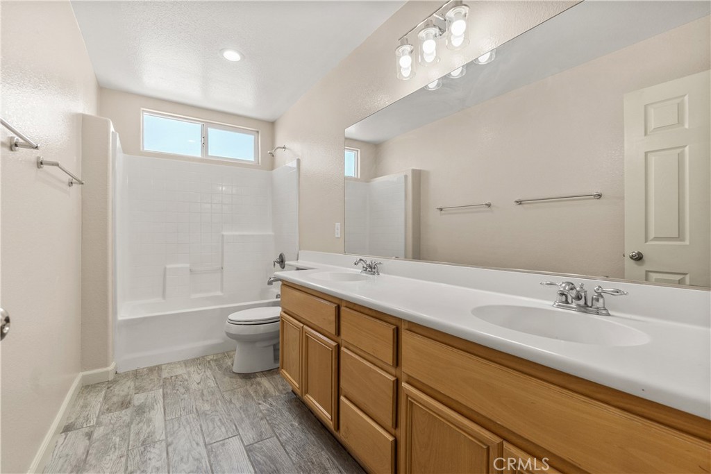 13680 Summit View Street Hesperia, CA 92344 - Photo 14 of 20 Gallery Image 14
