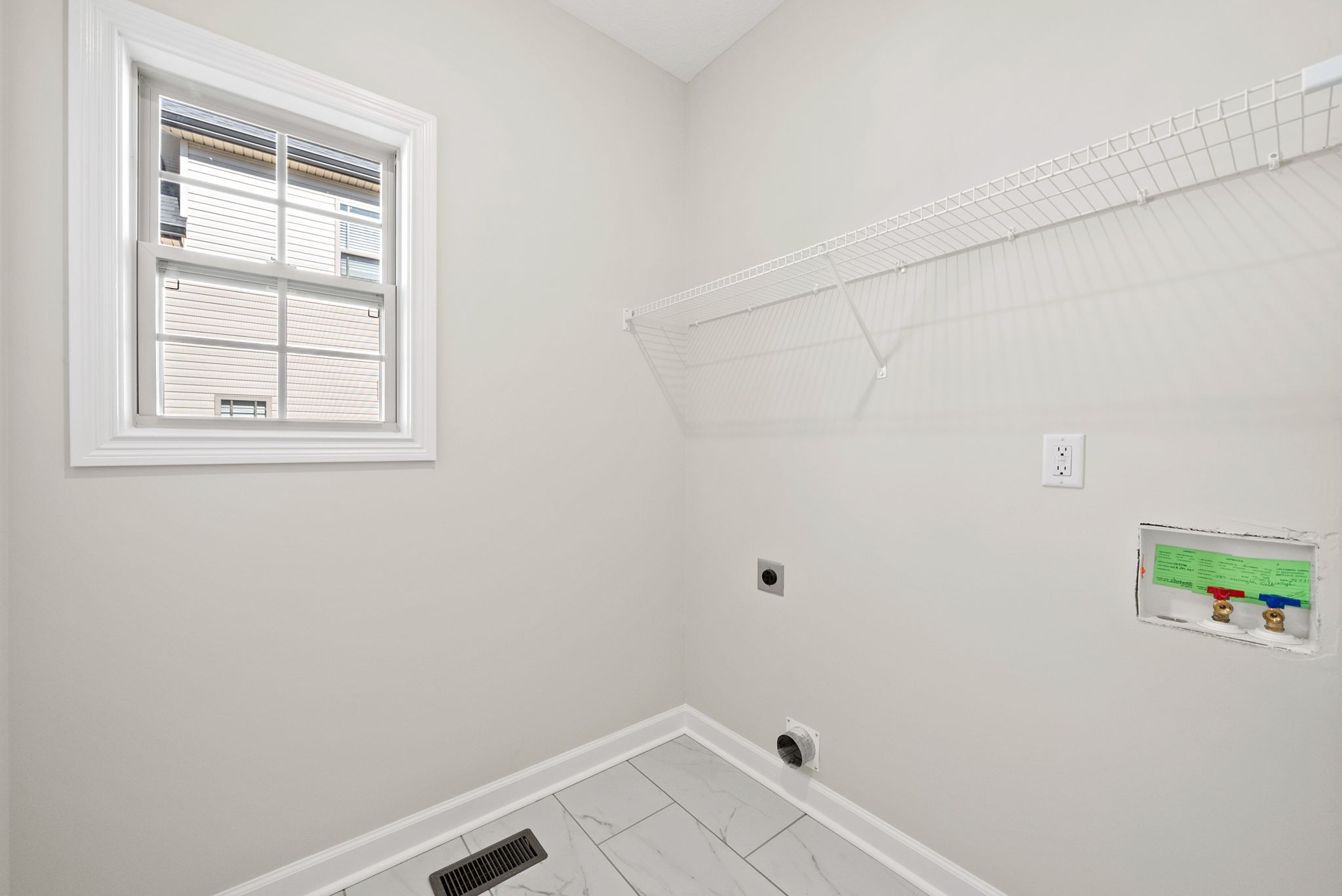 571 Fieldview Way Clarksville, TN 37043 - Photo 39 of 48 an empty room with a window