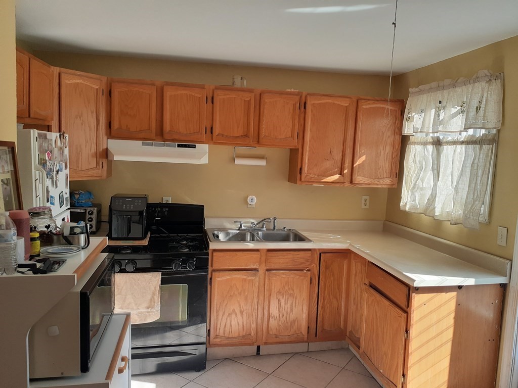 141 Detroit Street Fall River, MA 02721 - Photo 4 of 20