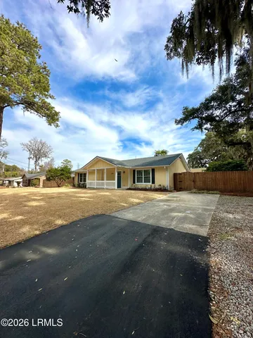 $2,400 | 110 Whitfield Street, Beaufort, SC 29902