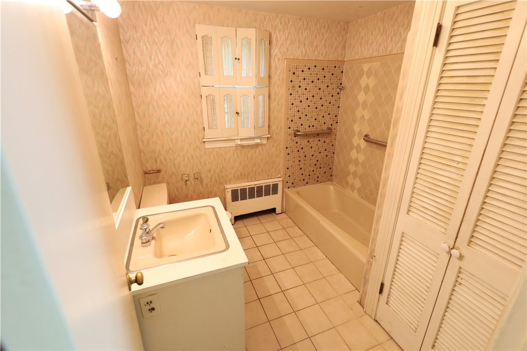 77 Goodwin Street Warwick, RI 02818 - Photo 12 of 14