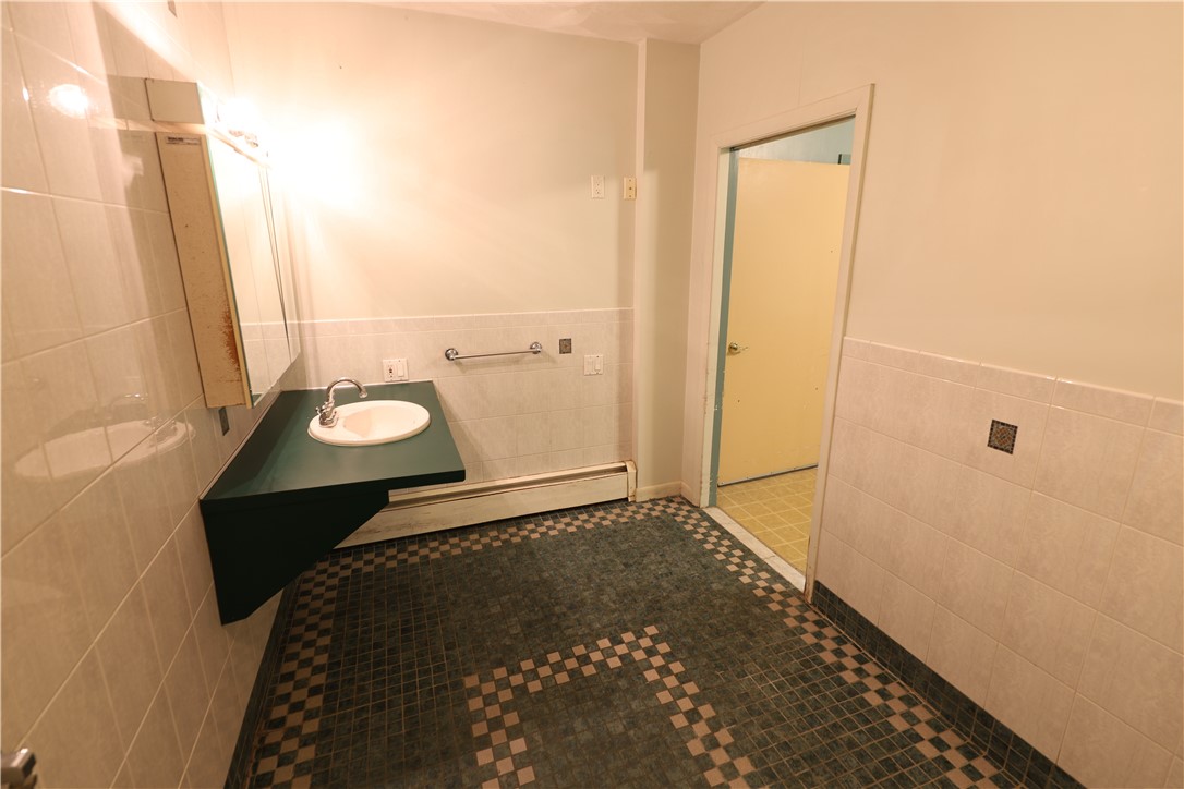 77 Goodwin Street Warwick, RI 02818 - Photo 9 of 14