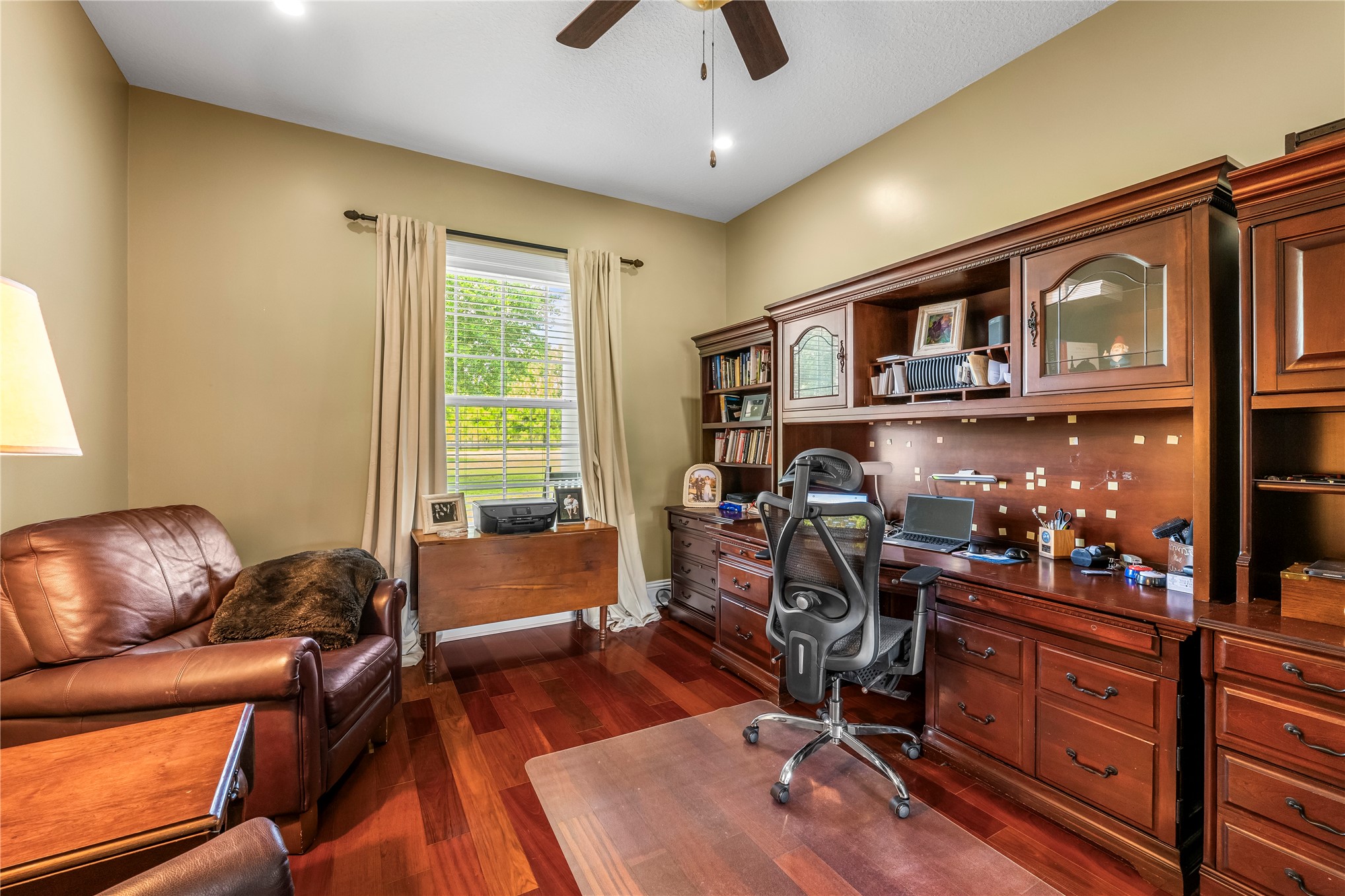 27247 Hallman Road Hilliard, FL 32046 - Photo 35 of 59 a livingroom with workspace and a window