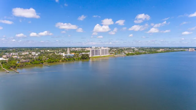 a view of a multi story building