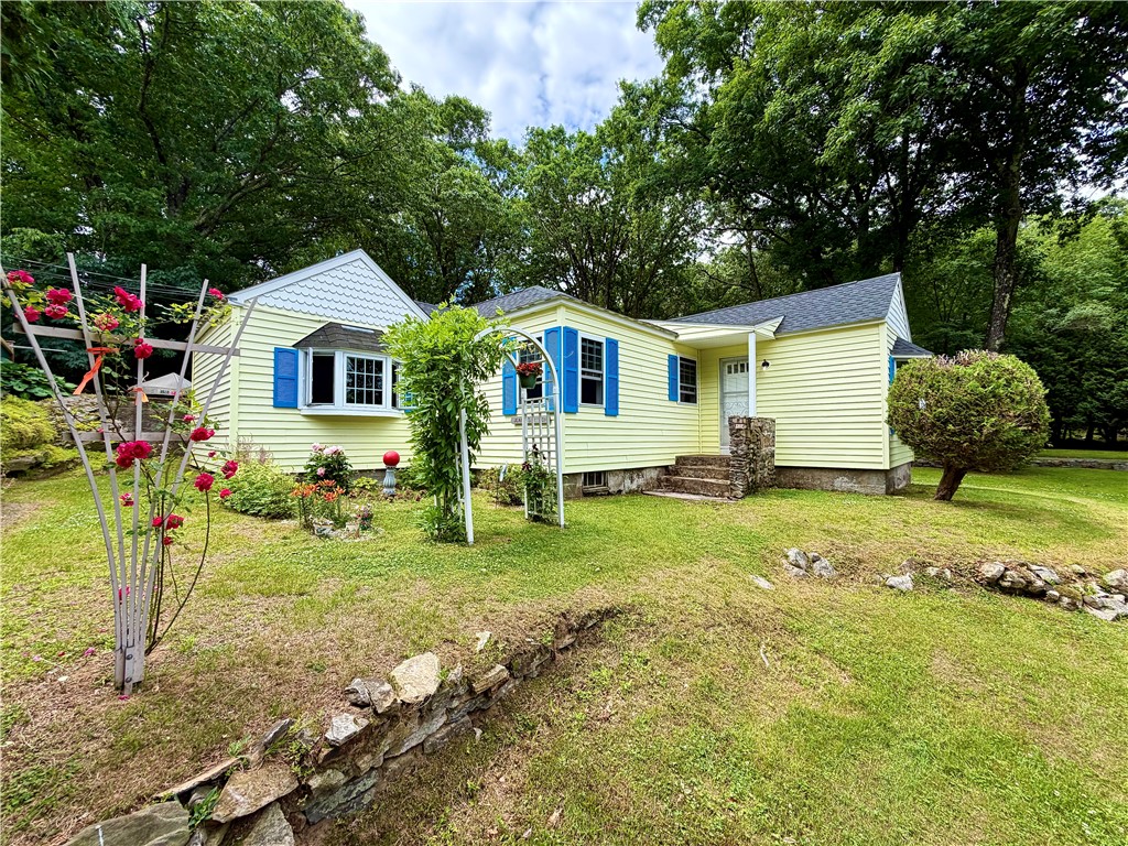 328 Rhodes Avenue Woonsocket, RI 02895 - Photo 2 of 29