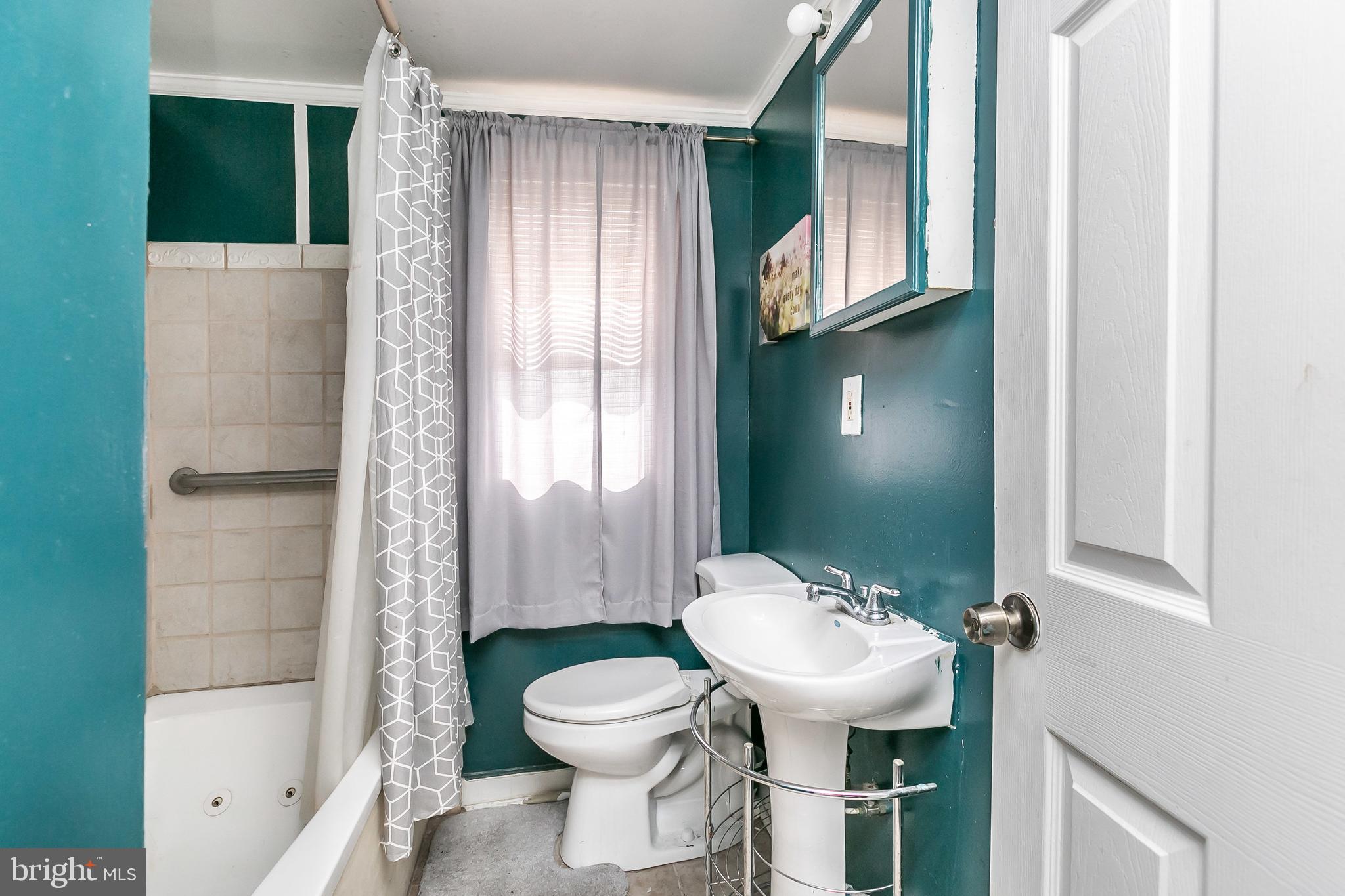 7467 Berkshire Road Baltimore, MD 21222 - Photo 17 of 26 Upper Level Bath