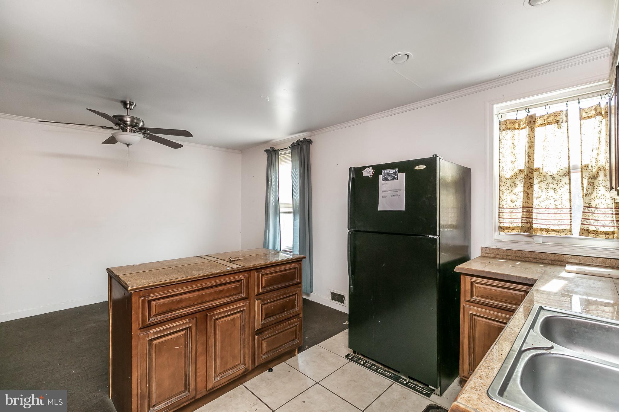 7467 Berkshire Road Baltimore, MD 21222 - Photo 10 of 26 Great entertaining space