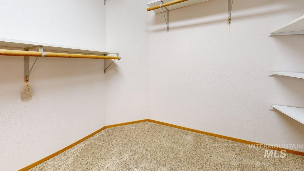 2794 9th Avenue Clarkston, WA 99403 - Photo 26 of 34 Walk in closet featuring light carpet