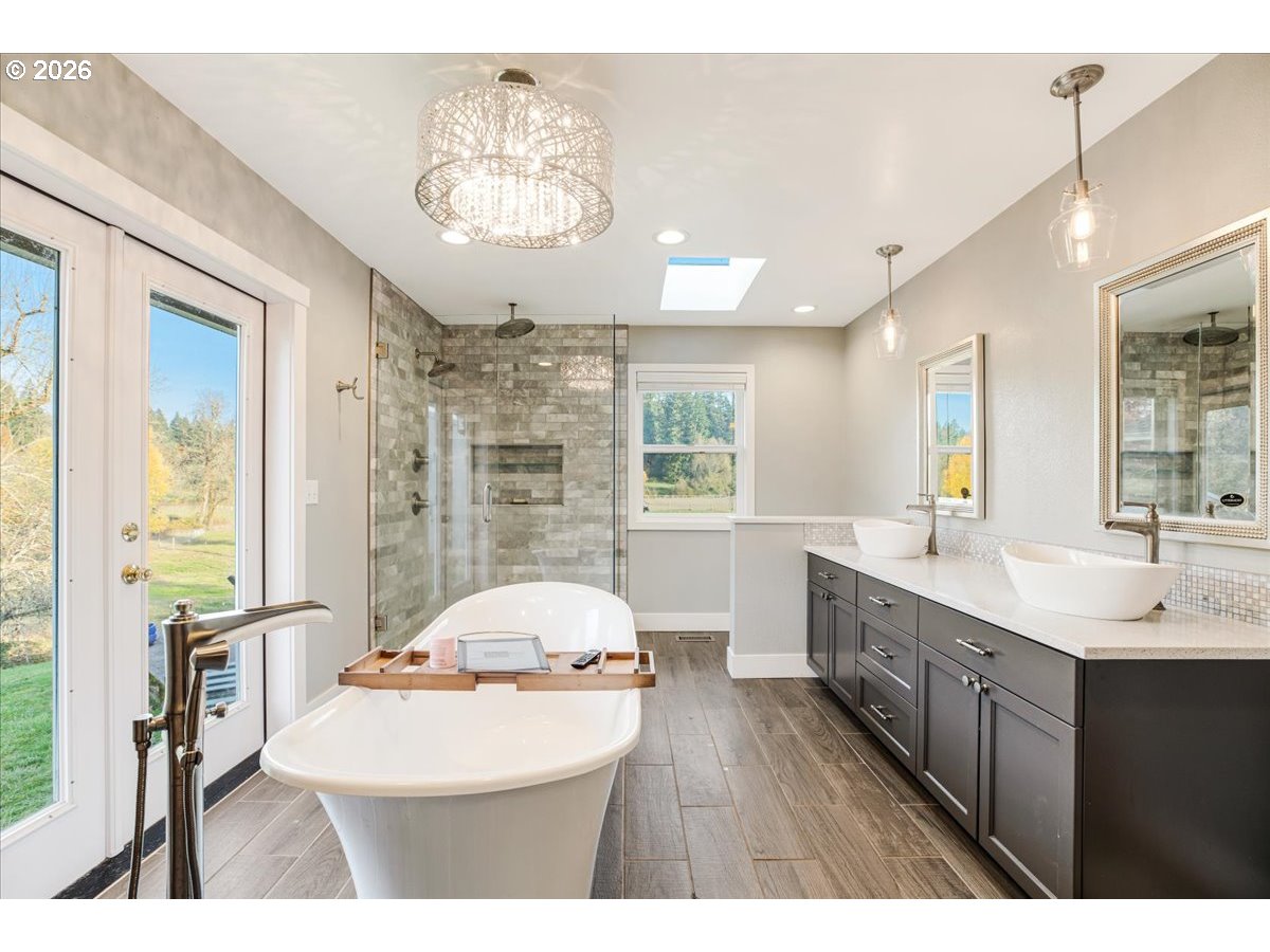 13492 South Warnock Road Oregon City, OR 97045 - Photo 11 of 48 a spacious bathroom with a sink a vanity and a mirror
