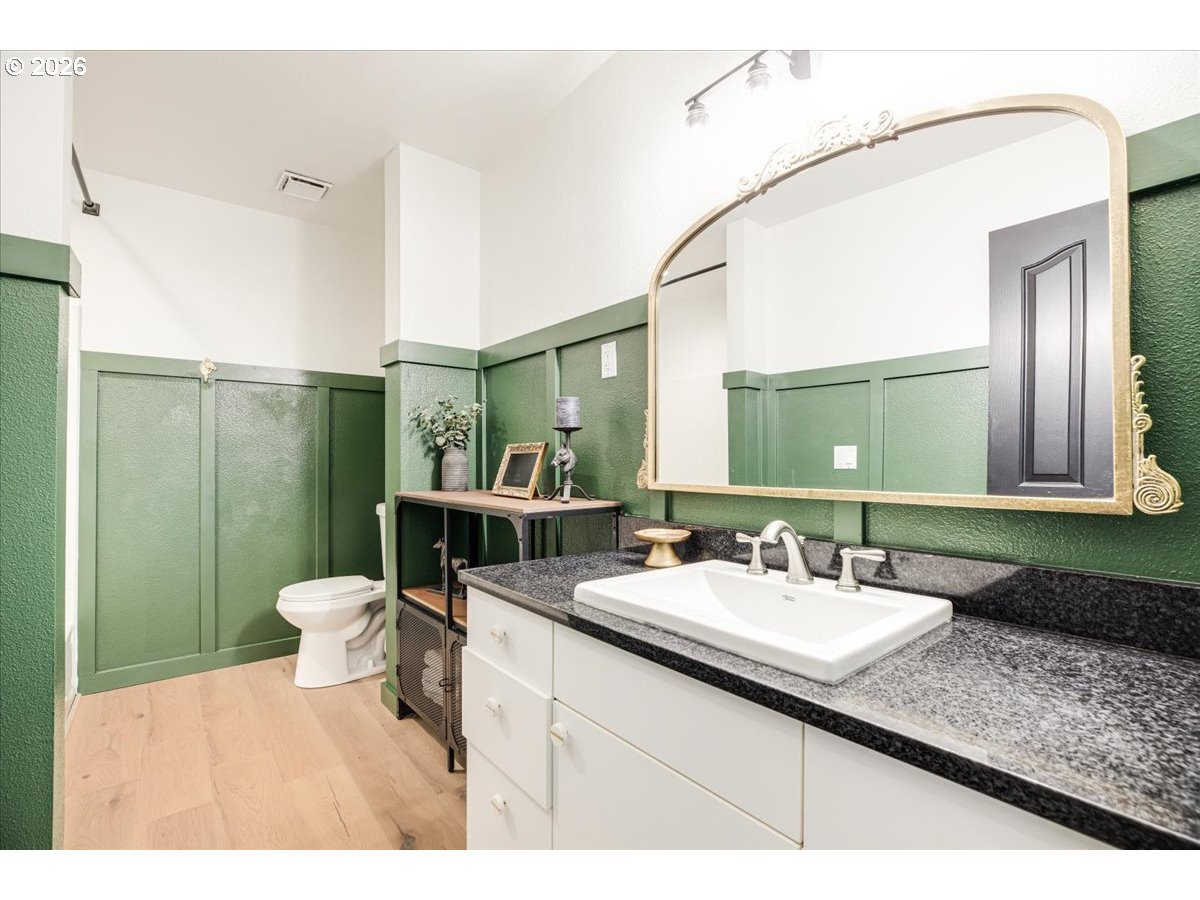 13492 South Warnock Road Oregon City, OR 97045 - Photo 14 of 48 a bathroom with a sink toilet and shower