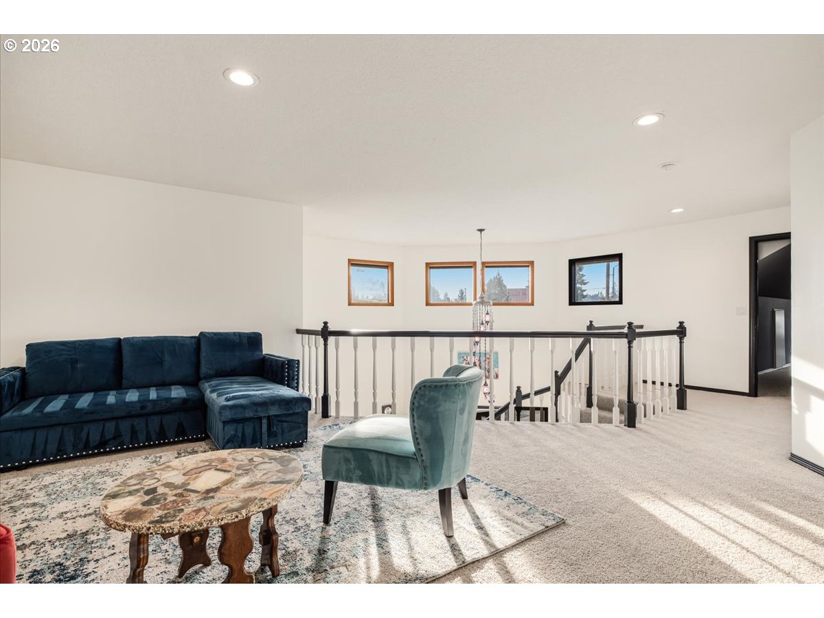 13492 South Warnock Road Oregon City, OR 97045 - Photo 15 of 48 a living room with furniture and a table