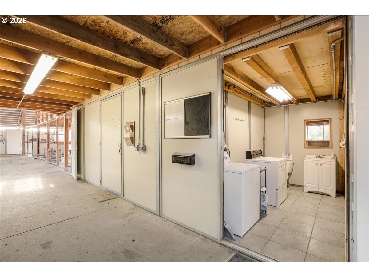 13492 South Warnock Road Oregon City, OR 97045 - Photo 37 of 48 a bathroom with a sink and mirror