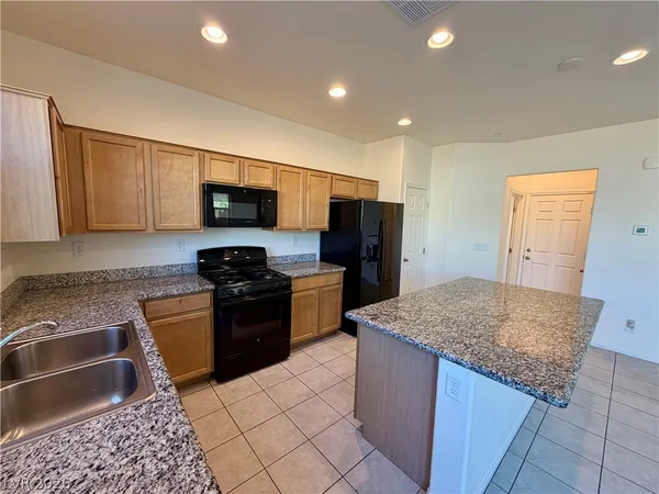 $2,183 | 351 Andy Wheeler Drive, Henderson, NV 89011