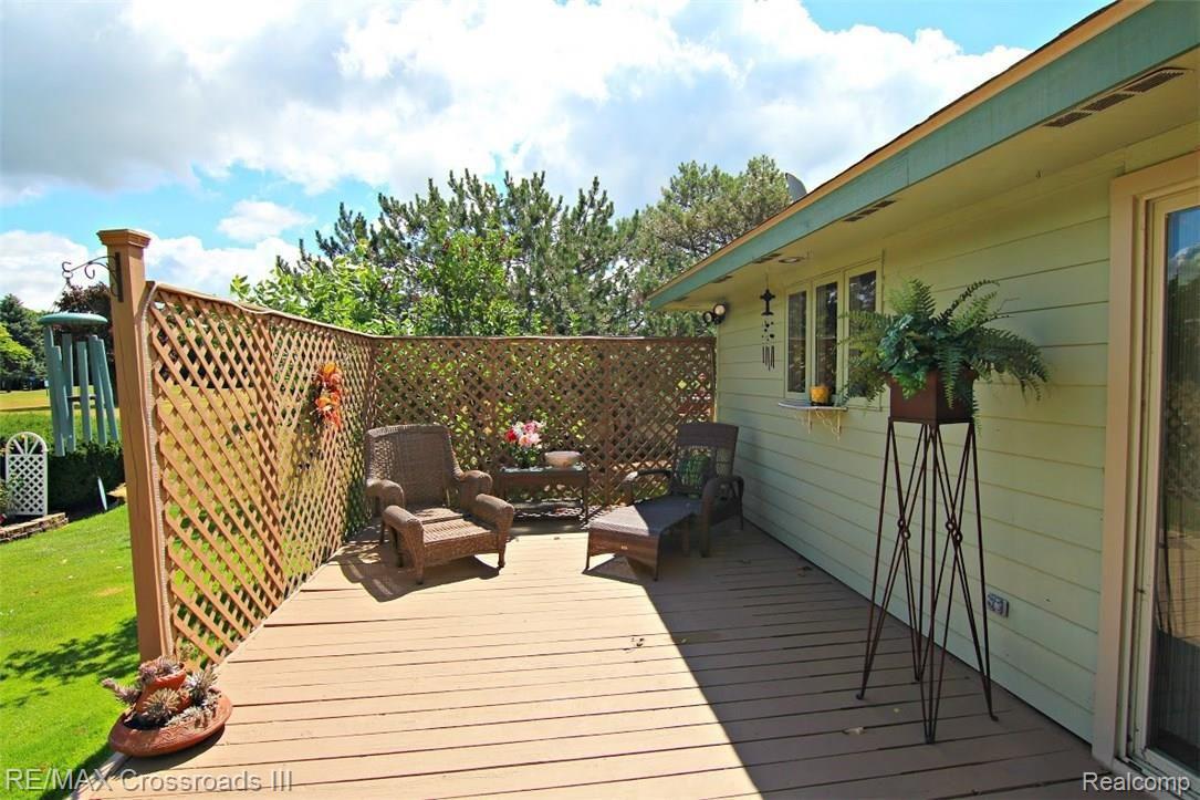 47548 Denton Road Belleville, MI 48111 - Photo 26 of 27 jDenton Rd Deck.jpg
