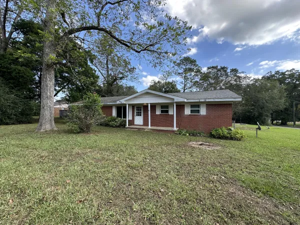 $1,400 | 8101 4th Street, Laurel Hill, FL 32567