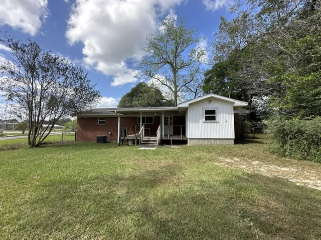 $1,450 | 8101 4th Street, Laurel Hill, FL 32567