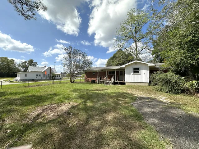 $1,450 | 8101 4th Street, Laurel Hill, FL 32567