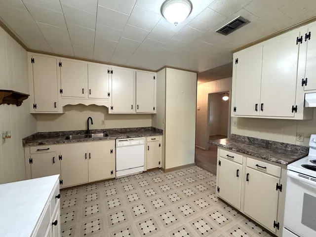 $1,450 | 8101 4th Street, Laurel Hill, FL 32567