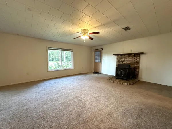 $1,400 | 8101 4th Street, Laurel Hill, FL 32567