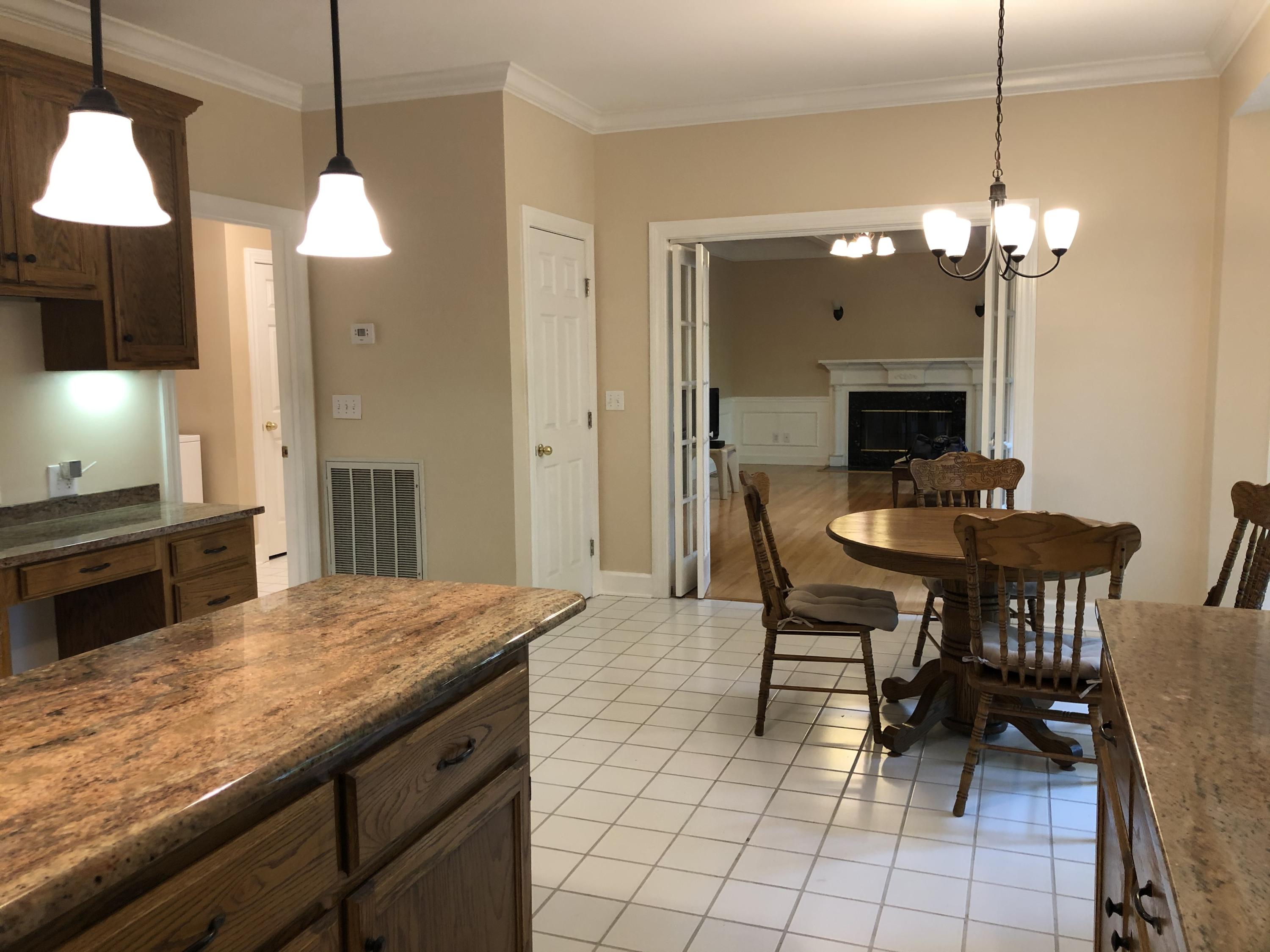 Ktichen Toward Family Room