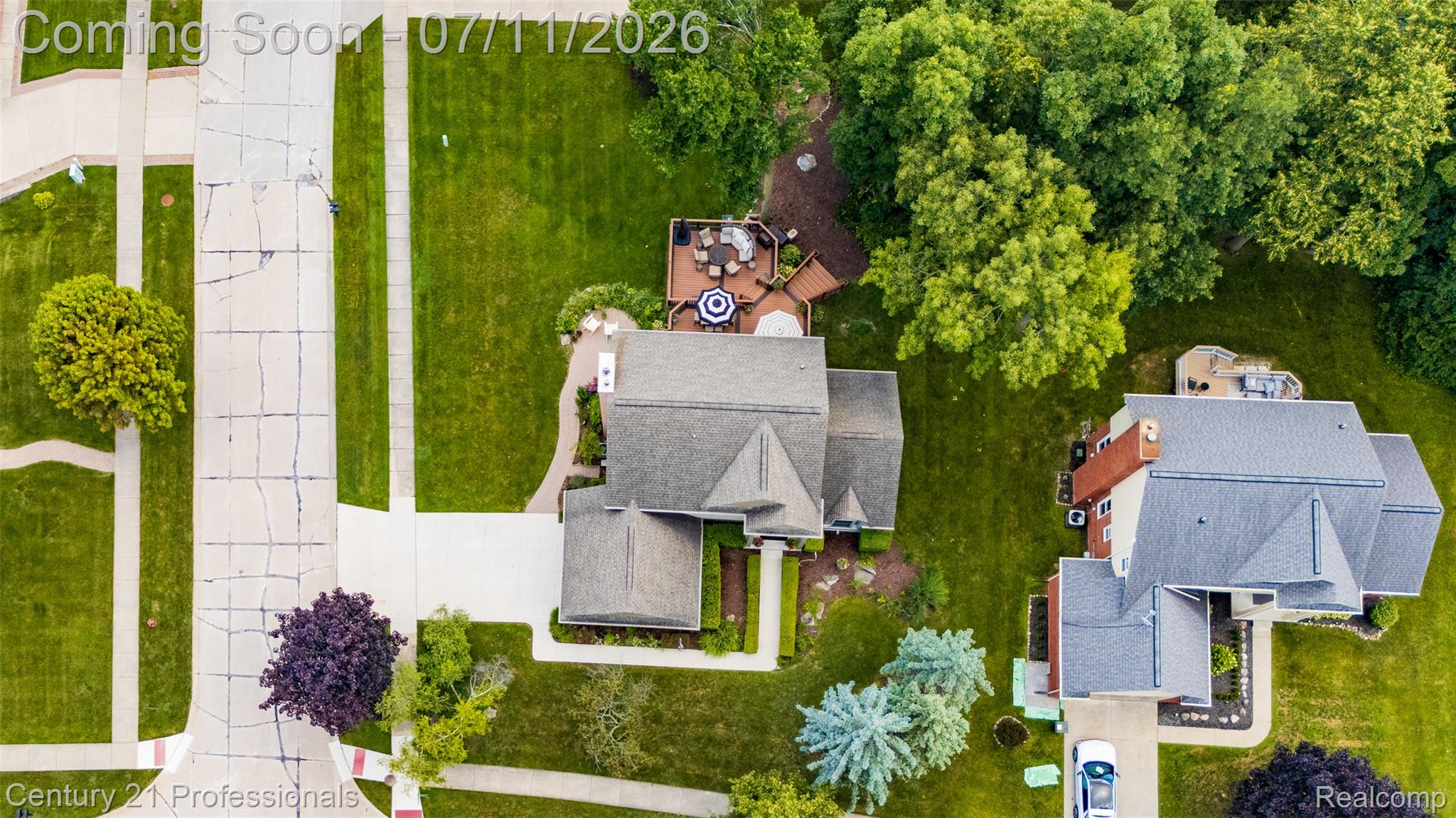 689 Woodfield Way Rochester, MI 48307 - Photo 54 of 61 Expansive property featuring a multi-level deck, mature trees, manicured lawns, paved driveway, and established landscaping