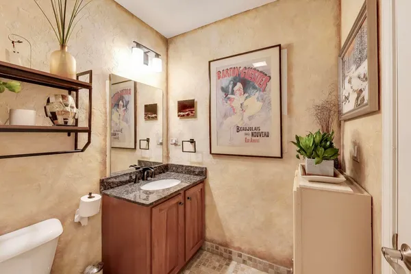 $231,750 | 4880 North Clark Street, Unit 2A, Chicago, IL 60640