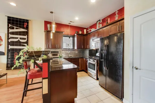 $231,750 | 4880 North Clark Street, Unit 2A, Chicago, IL 60640