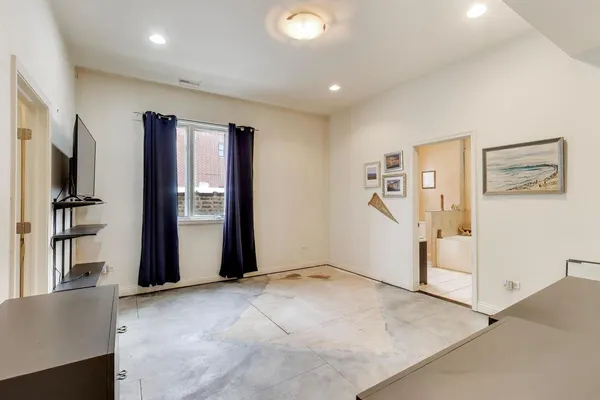 $231,750 | 4880 North Clark Street, Unit 2A, Chicago, IL 60640