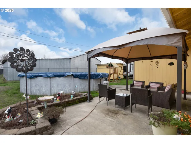 a view of a backyard with plants