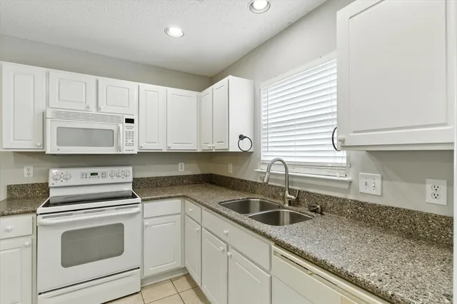 $268,000 | 500 Yellow Hawthorn Circle, Summerville, SC 29483