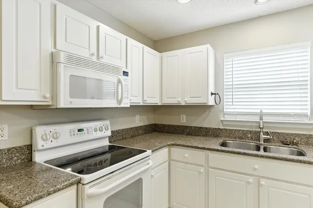 $268,000 | 500 Yellow Hawthorn Circle, Summerville, SC 29483