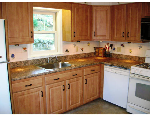 17 Meadowview Road Foxboro, MA 02035 - Photo 8 of 17 Gallery Image 8