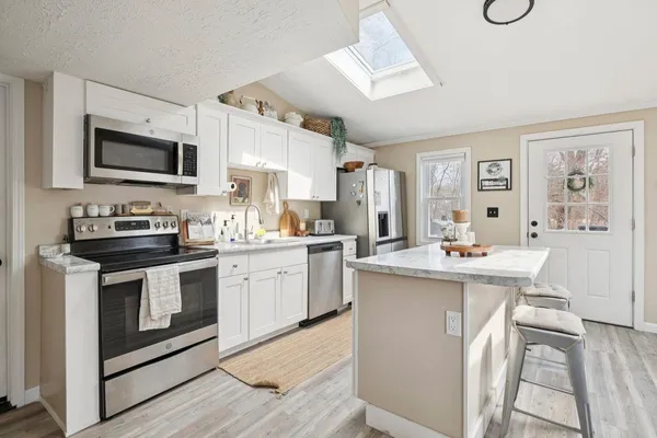 $474,900 | 377 Smyth Road, Manchester, NH 03104