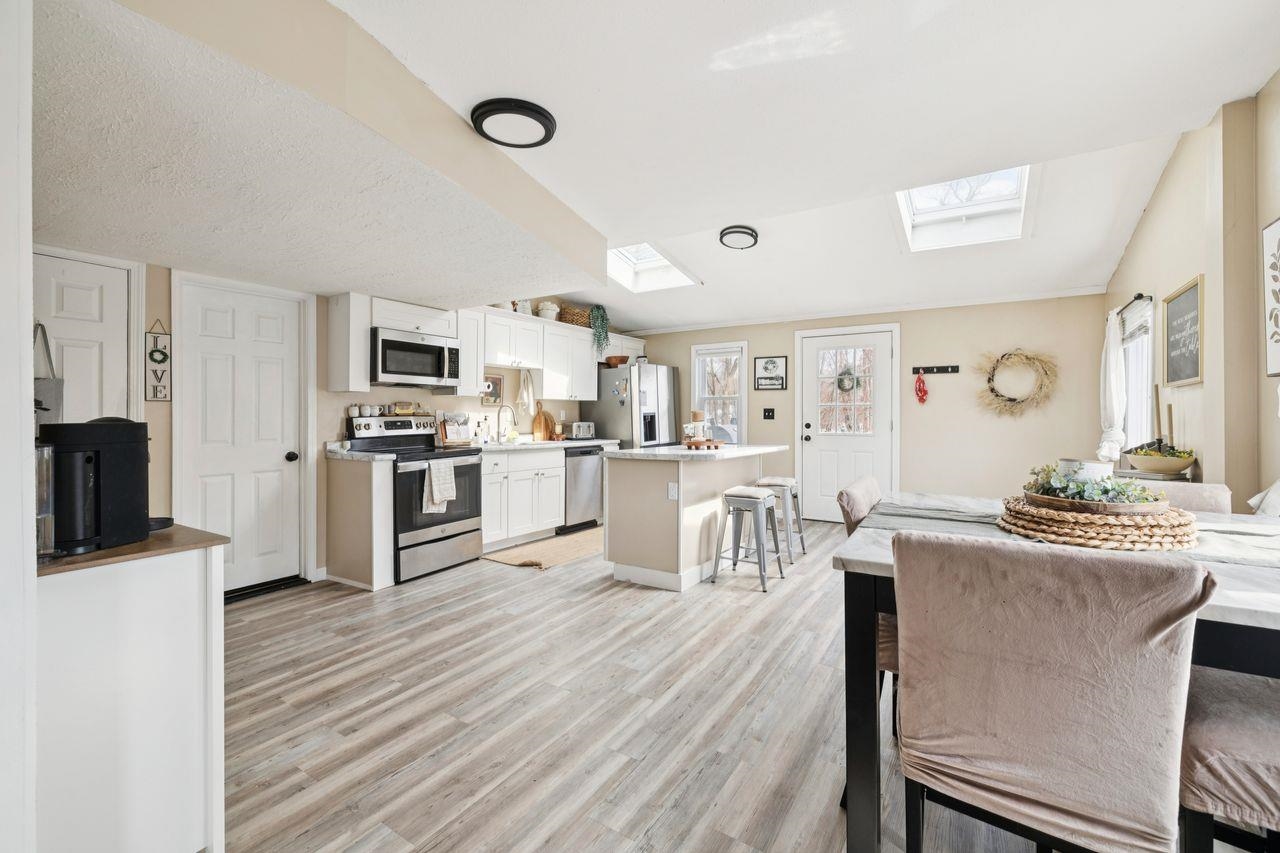 377 Smyth Road Manchester, NH 03104 - Photo 14 of 32