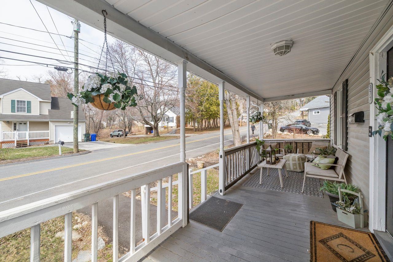 377 Smyth Road Manchester, NH 03104 - Photo 2 of 32