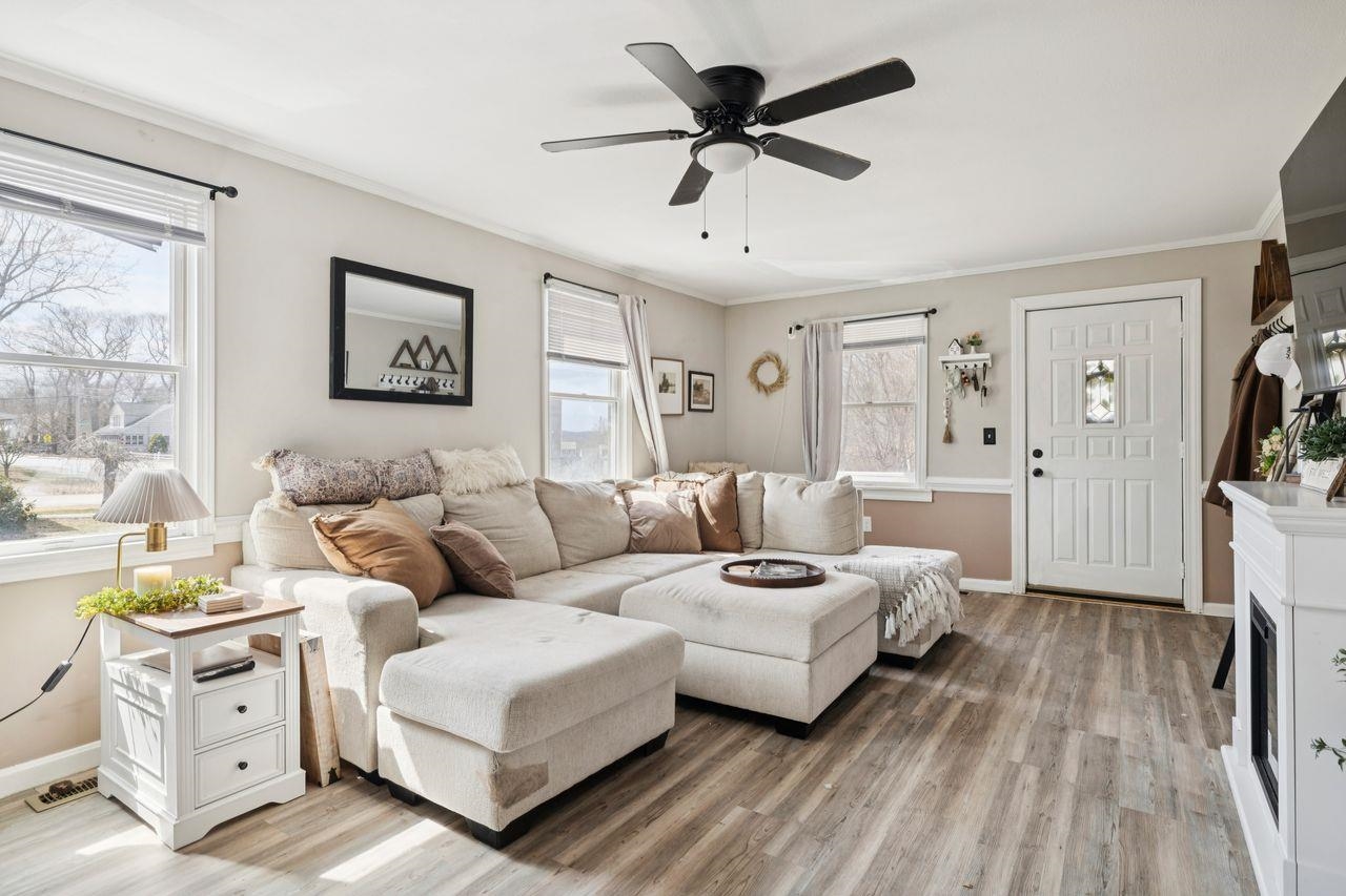 377 Smyth Road Manchester, NH 03104 - Photo 4 of 32