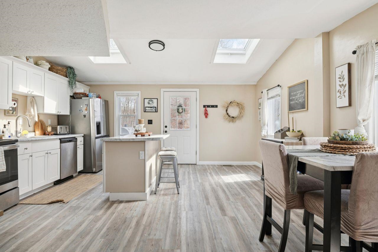 377 Smyth Road Manchester, NH 03104 - Photo 6 of 32